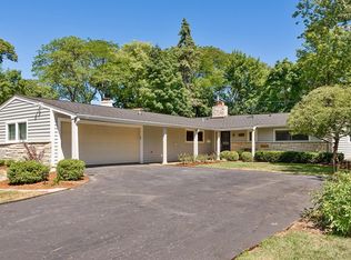 2211 Pinehurst Dr, Glenview, IL