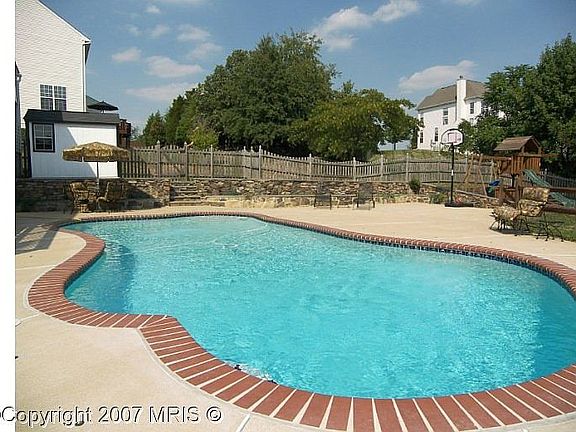 609 Buchanan Heated Pool