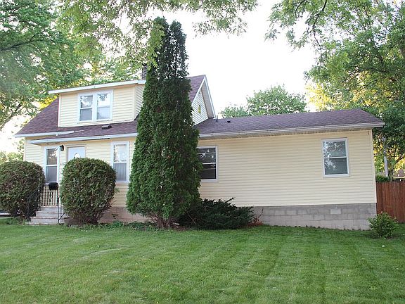 2nd image of 606 Hazel Ln