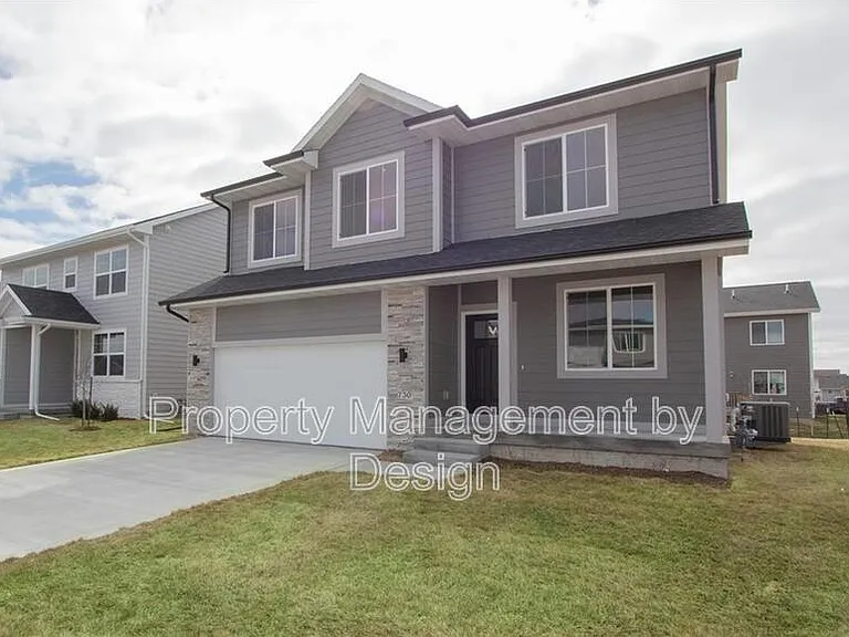 730 SE Booth Ave — Photo 1