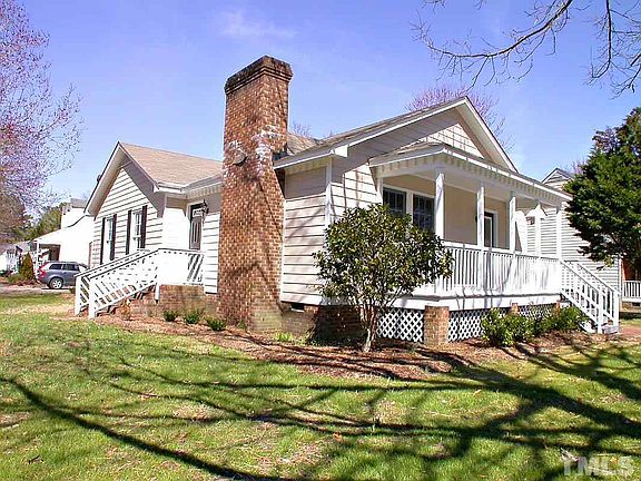 2nd image of 801 E Cardinal Dr
