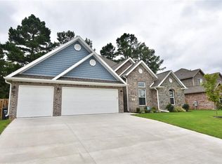1402 W Fir St, Rogers, AR 72758