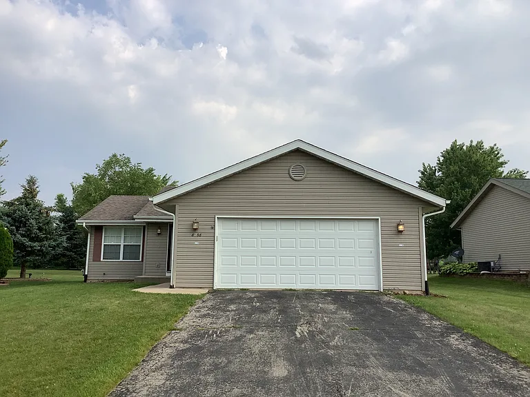 8298 Macintosh Ln — Photo 1