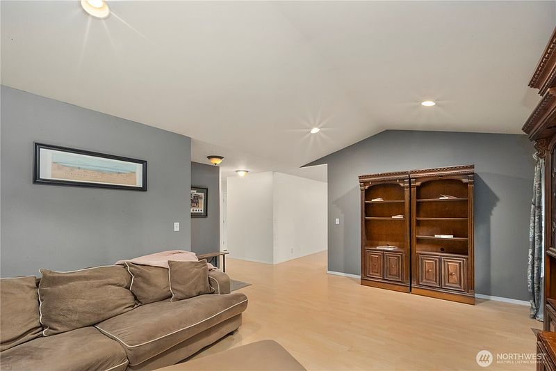 3rd image of 10405 Olympic Place