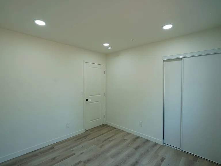 4805 Charlotte Way — Photo 12