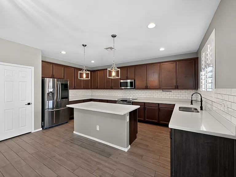 18040 W Louise Dr — Photo 9