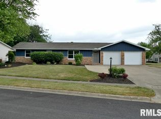 411 Brookcrest Dr, Washington, IL 61571