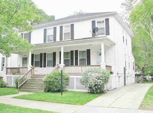 1087 Lakepointe St, Grosse Pointe Park, MI 48230