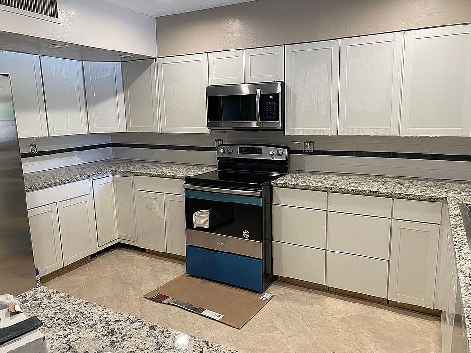 1st image of 102 E La Soledad