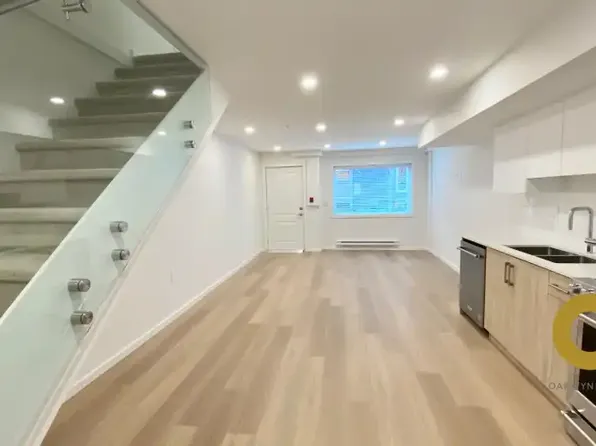 3623 Rae Ave #1A, Vancouver, BC V5R 2P6