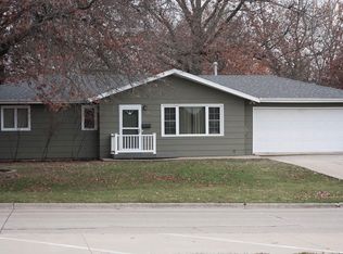 309 Farmer St, Pella, IA 50219