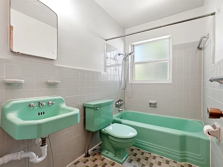 1038 NE 21st Ave — Photo 16