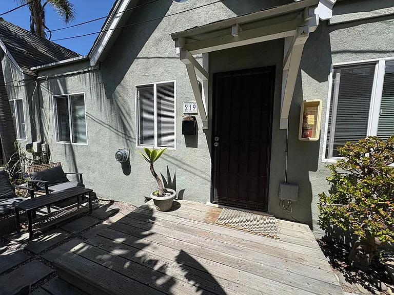 215-221 Lolita St — Photo 1
