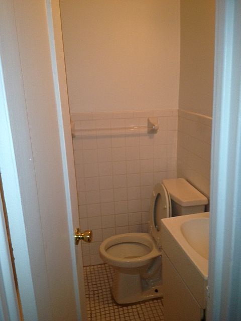 2nd image of 91 Baxter St APT 6