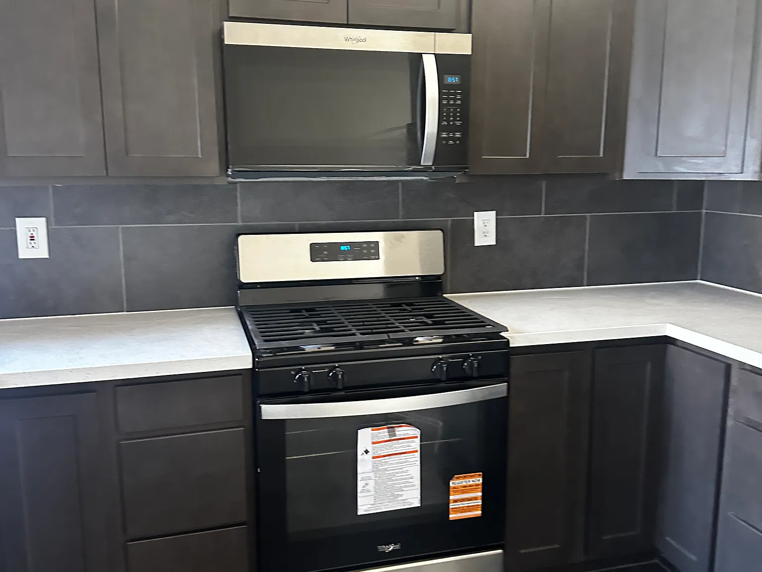 3 bed, 1040 sqft, $2,300 — Photo 3