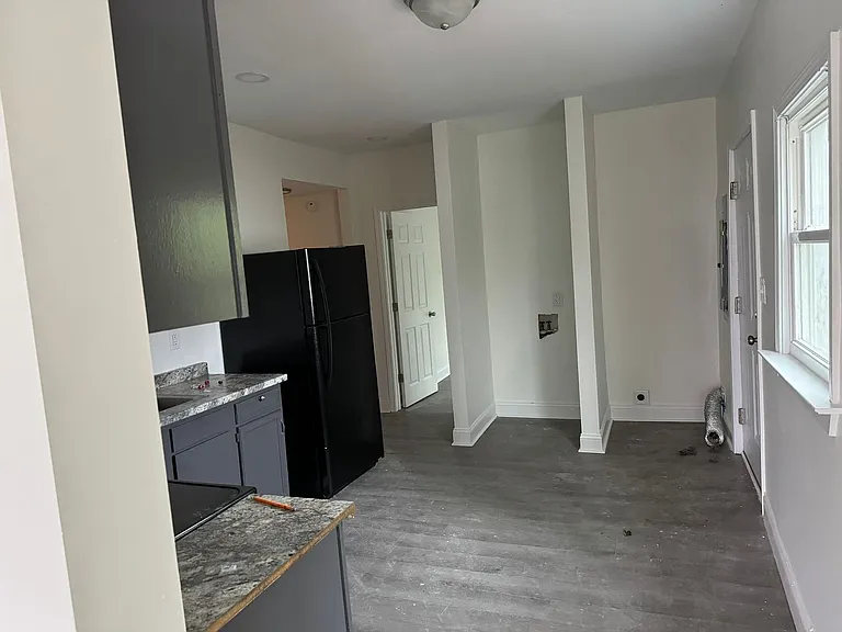 655 Chestnut St — Photo 2