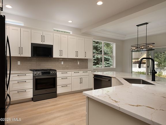 3rd image of 30 Beecher St