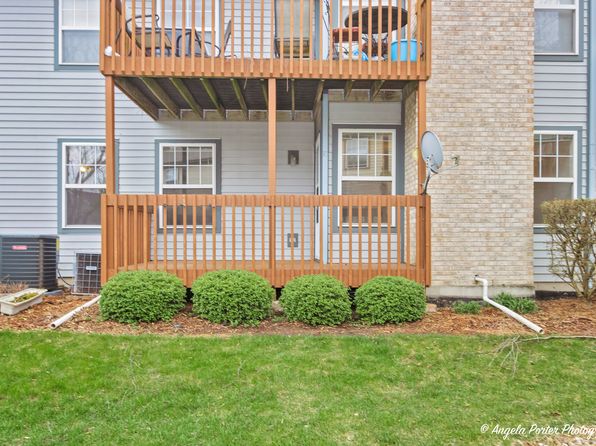 418 Kresswood Dr #418, McHenry, IL 60050