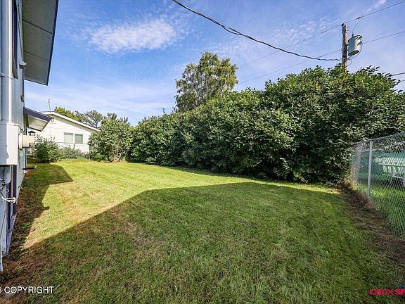 5th image of 309 N Bonanza St