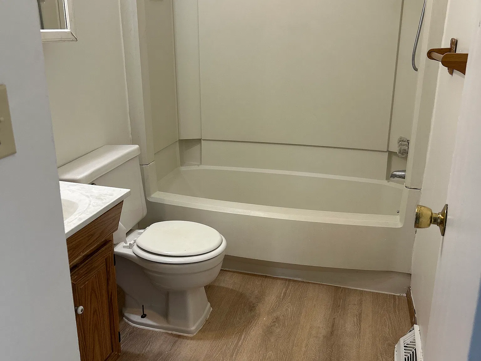2 bed, 1.5 bath, 896 sqft, $1,250 — Photo 3