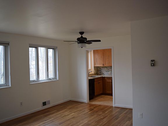 3rd image of 10508 Montrose Ave APT 202