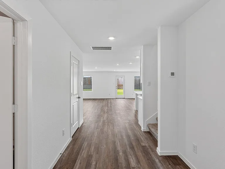 40818 Hawthorne Glades St — Photo 5