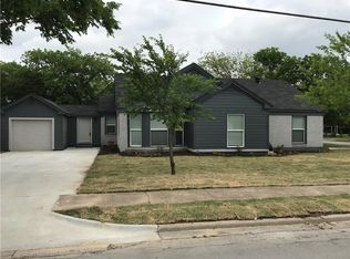 305 NE 10th St, Grand Prairie, TX 75050