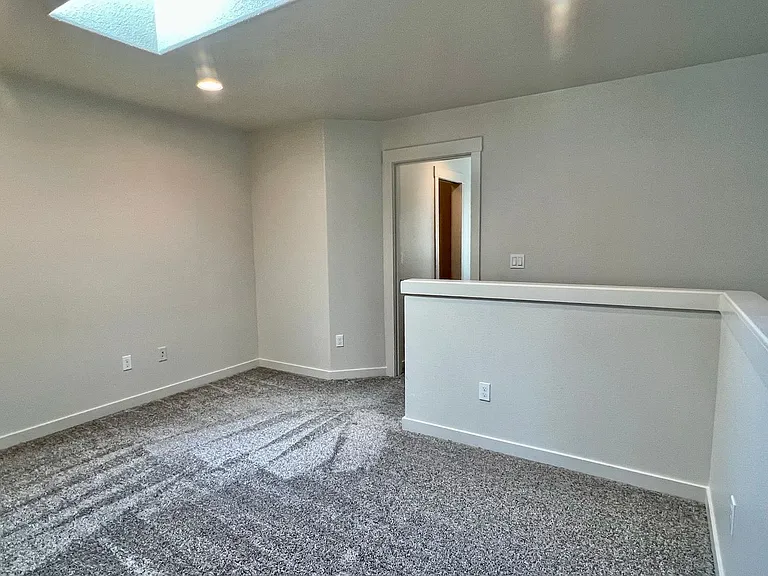 5724 NE 47th St — Photo 31