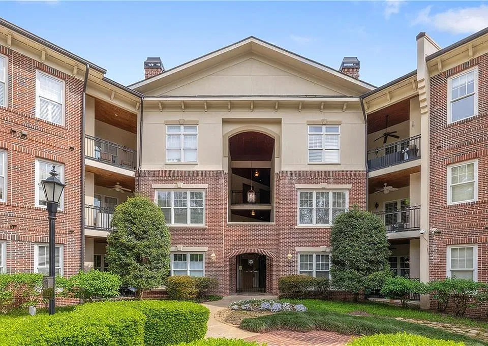 828 Highland Ln NE #2201
