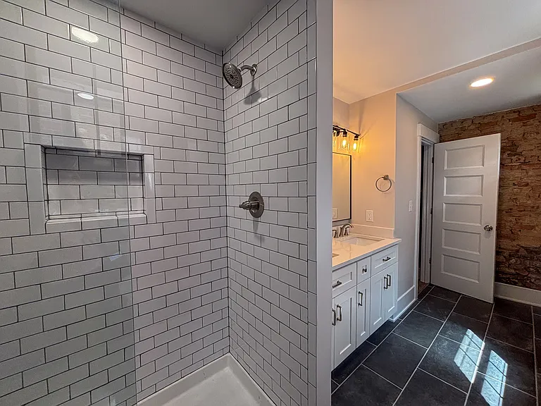 1318 Main St #2 — Photo 3