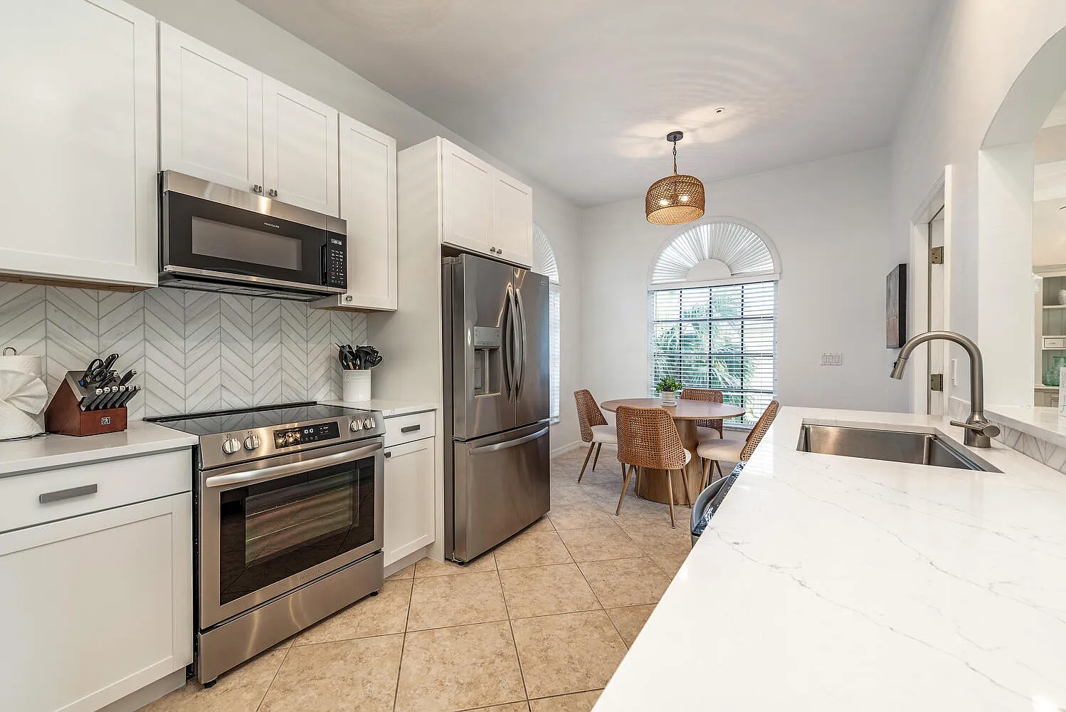3 bed, 2.5 bath, 2766 sqft, $3,950 — Photo 4