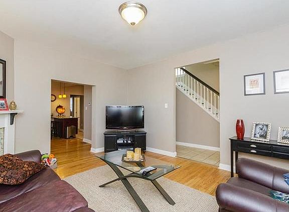 4th image of 7447 Elm Ave