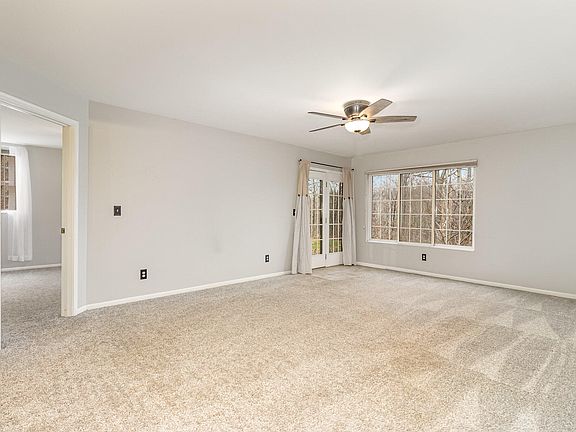 2nd image of 576 Cloverfield Ln APT 107