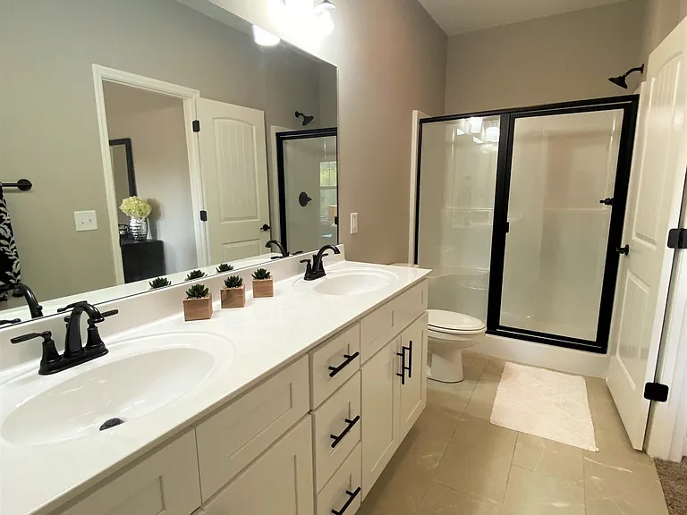 1002 Villa Cir — Photo 9