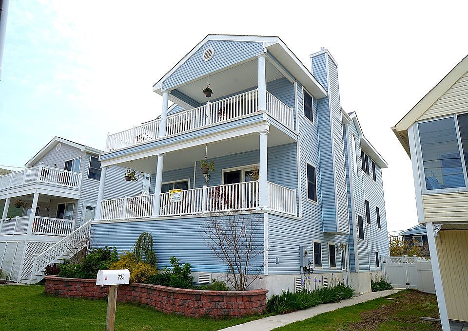1st image of 229 Haven Ave