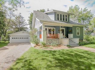 709 4th St, Kalona, IA 52247