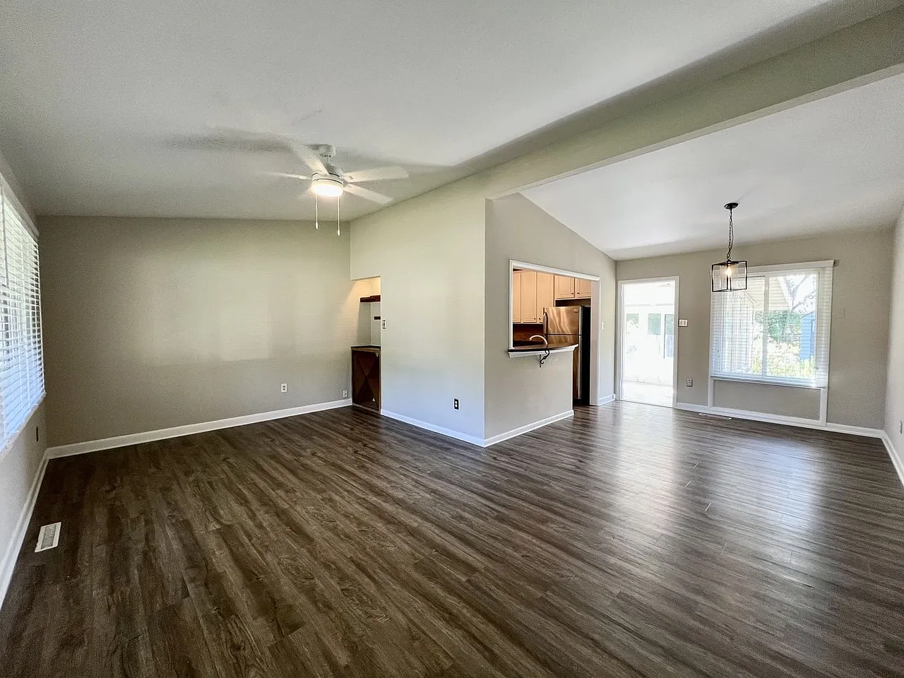 3 bed, 1385 sqft, $2,450 — Photo 4