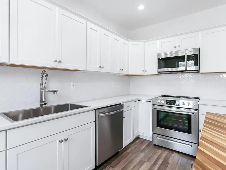 802 High St — Photo 1