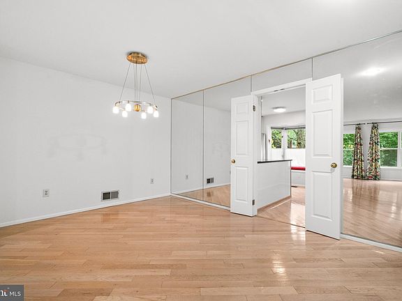 5th image of 6913 McLean Park Manor Ct