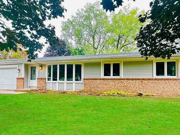 1864 Carol Ln, West Saint Paul, MN 55118