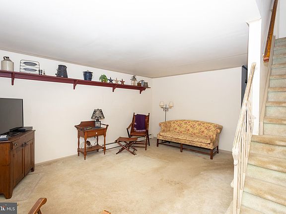 5th image of 203 Wellington Dr