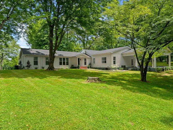 5456 Cemetery Rd, Bowling Green, KY 42103