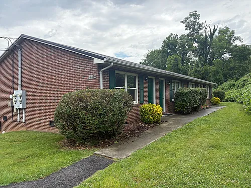 812 E Maple St #1 Photo 1
