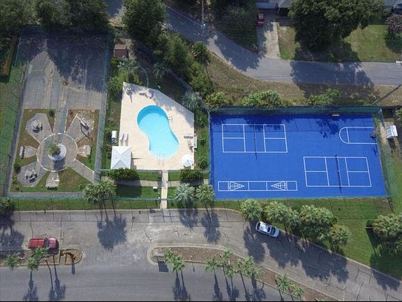 4th image of 2763 Bay Club Dr