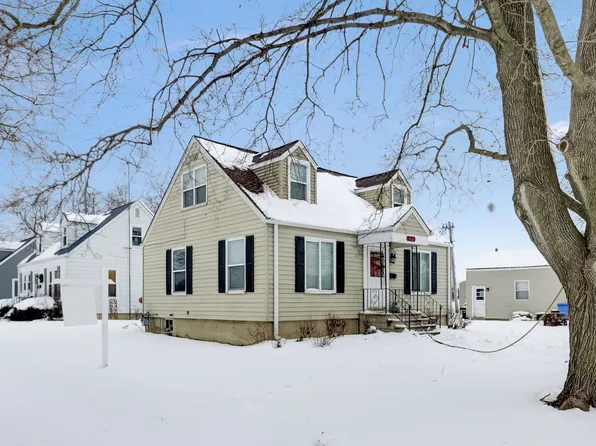 560 E Edwards Ave, Dundee, IL 60118