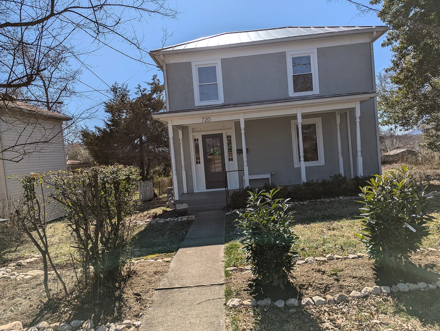 720 Stonehenge Ave photo 1