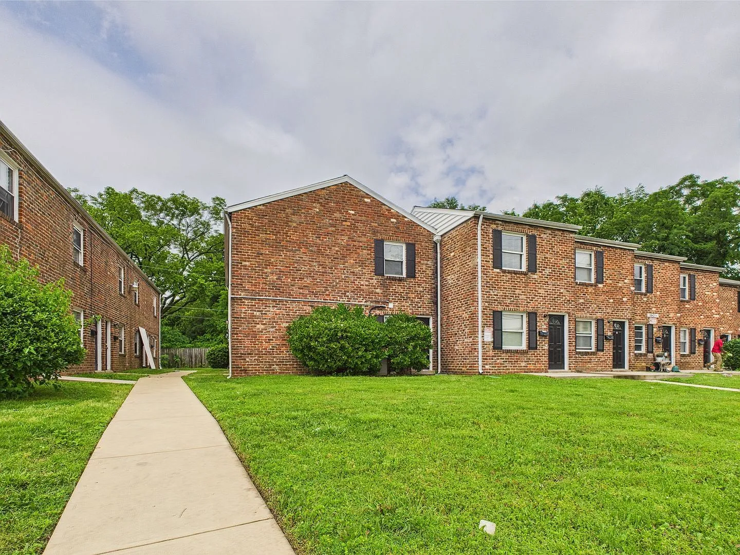 2 bed, 1.0 bath, 975 sqft, $1,295 — Photo 3