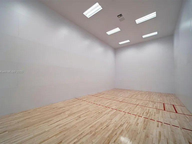 851 NE 1st Ave #2 — Photo 17