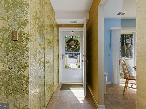 3rd image of 1011 Oaklyn Ct