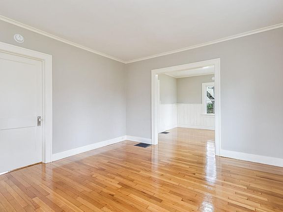 5th image of 1658 Kalamazoo Ave SE